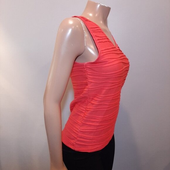 3/$20 REITMANS Pintucked Sleeveless Top Vneck Coral Tank Wide Shoulder Textured - Picture 7 of 10